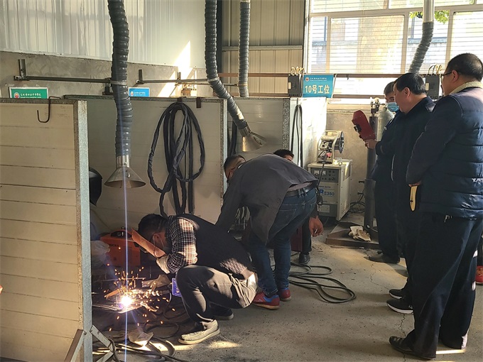 高壓焊工培訓(xùn)學(xué)校學(xué)焊工大概多少錢？